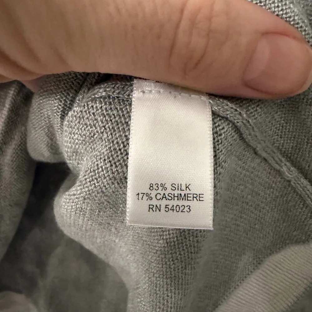 Banana Republic Silk Cashmere Blend Mens Medium Gray V-neck Lightweight Knit Top